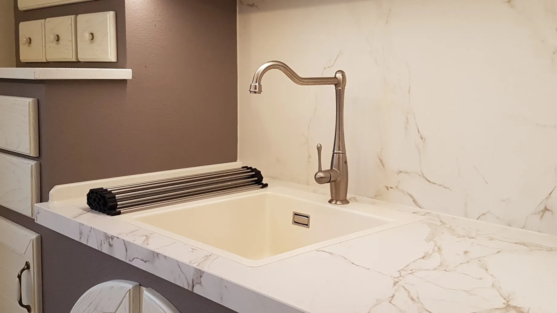 Sigrado Küchen Arbeitsplatte Dekton Marmor Armatur Silber nostalgie