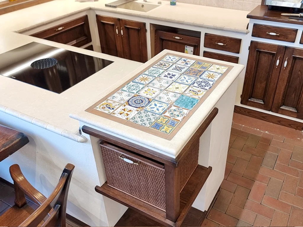 Fliesen Einlegearbeiten Handbemalt Natursteinplatte toskanische Küche